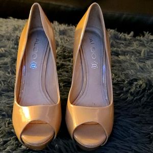 Heels Tan size 8 1\2 taupe Aldo heels